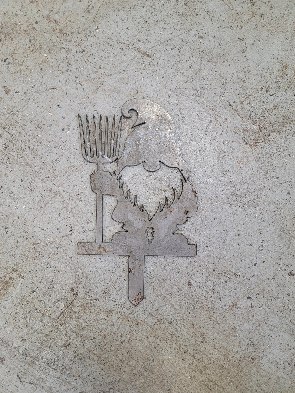 Pitchfork Gnome Garden Stake finished metal example (photo 3)