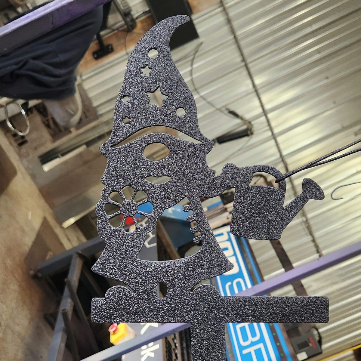 Star Hat Gnome Garden Stake finished metal example (photo 10)