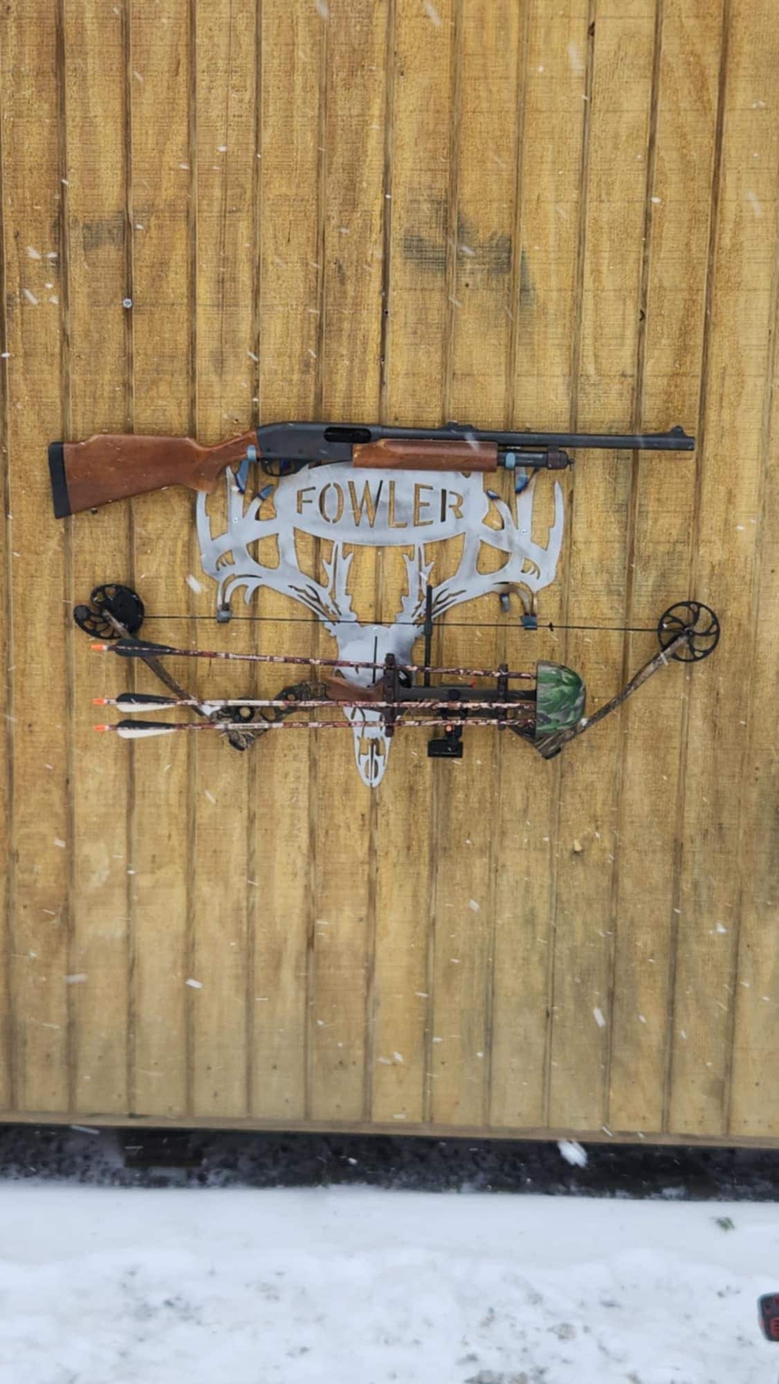 Deer Skull Gun Bow Hanger finished metal example