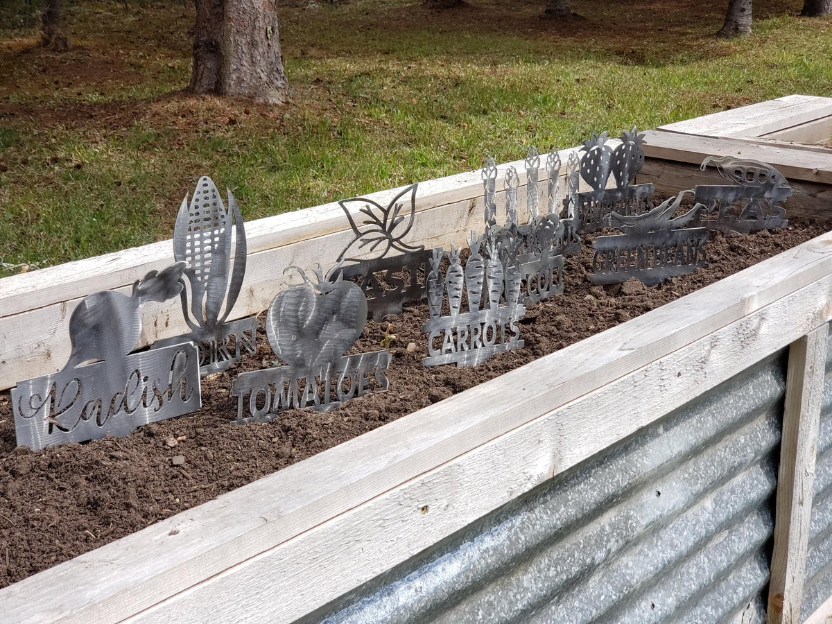 Carrot Garden Stake finished metal example (photo 10)